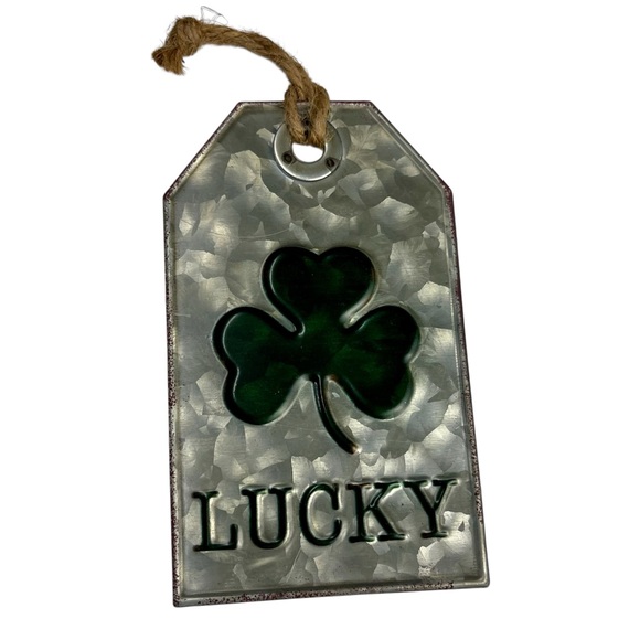 St. Patrick’s Day NWT Wooden Block, Metal Tags, and Mini Flag Decor Bundle of 4 - Picture 6 of 7